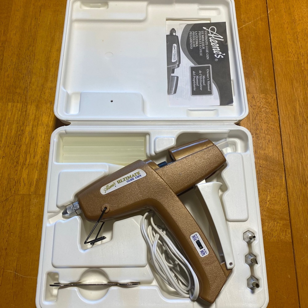 Aleene's Ultimate Glue Gun Kit Dual Temp Gold Excellent With Case and Tips